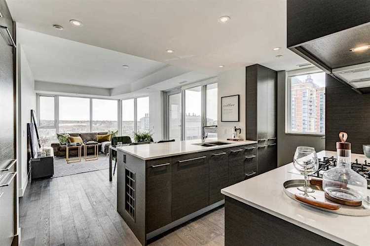 1025 5 Ave #1305 Calgary, AB T2P 1N4