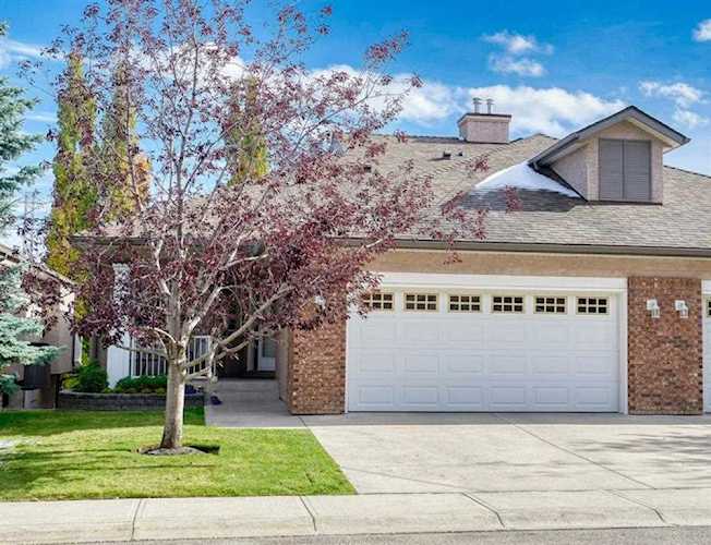 3 Straddock Villas SW Calgary, AB T3H 5C7