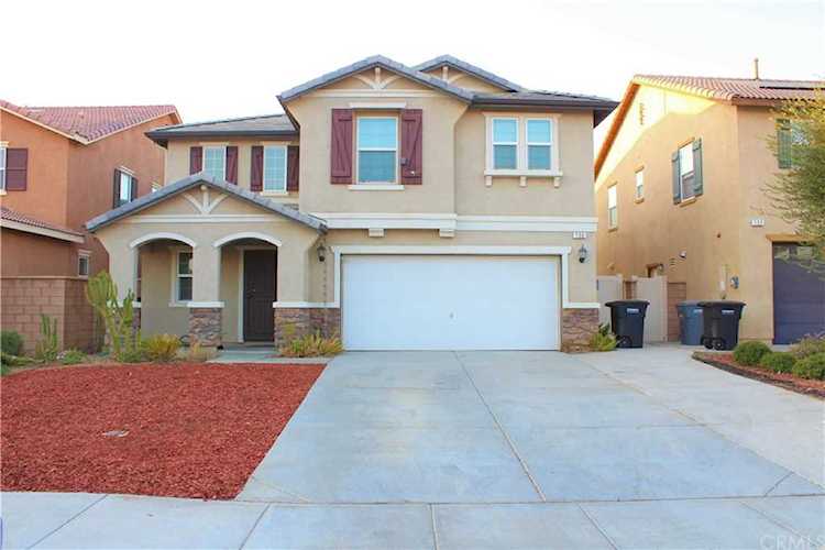 136 Yosemite Avenue Perris, CA 92570
