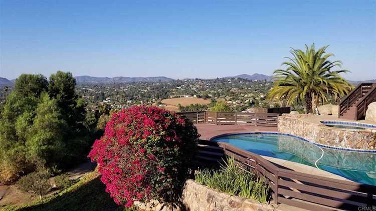 2406 Crestview Estates Place Escondido, CA 92027