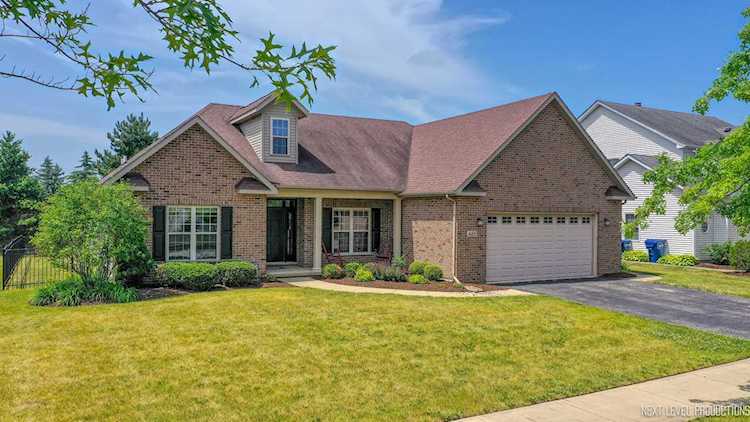 823 Independence Ave Elburn, IL 60119