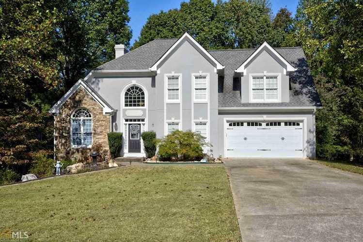 6018 Thornlake Dr Flowery Branch, GA 30542