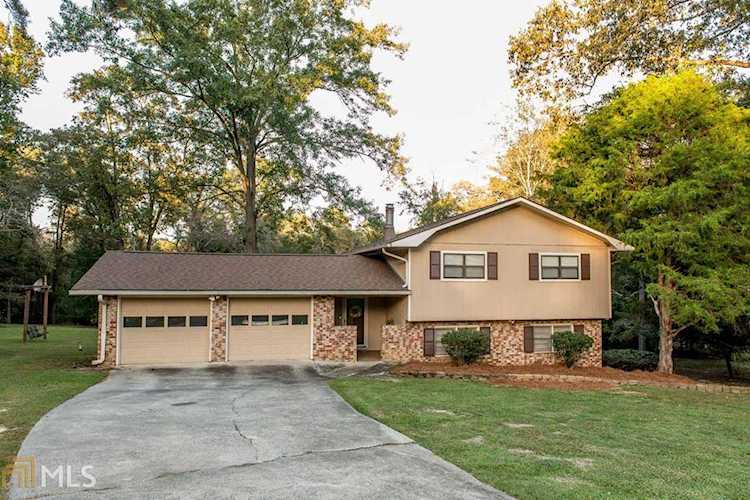 122 Echo Ln Warner Robins, GA 31088