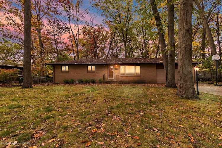 1603 Columbine Dr East Lansing, MI 48823