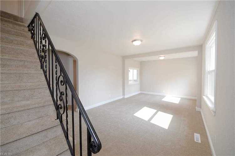 8 S Fairview Circle Portsmouth, VA 23702