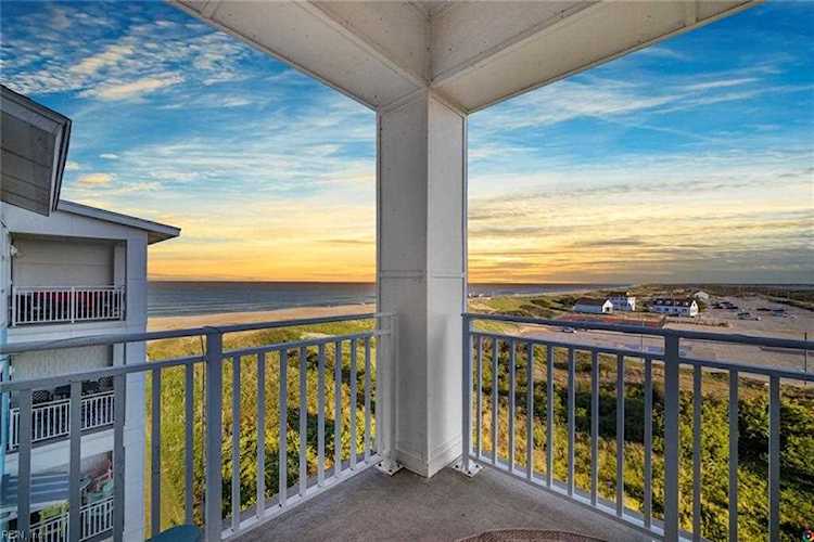 3738 Sandpiper Rd #421B Virginia Beach, VA 23456