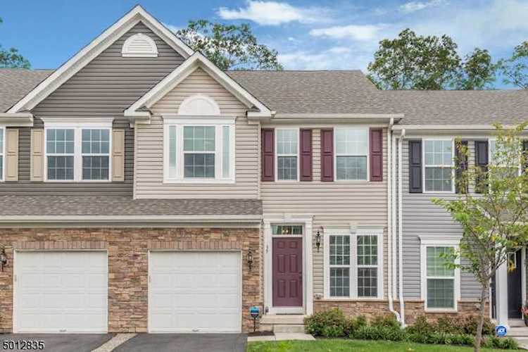 35 Woodland Way Mount Arlington Boro, NJ 07856