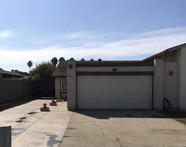 2971 Iris Avenue San Ysidro, CA 92173