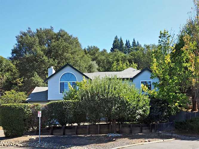 1161 Valley View Drive Healdsburg, CA 95448