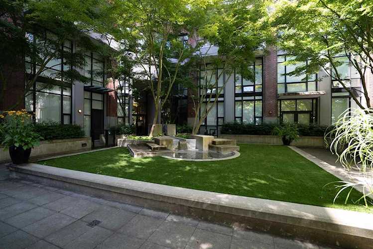 988 Richards Street #309 Vancouver, BC V6B 8R2