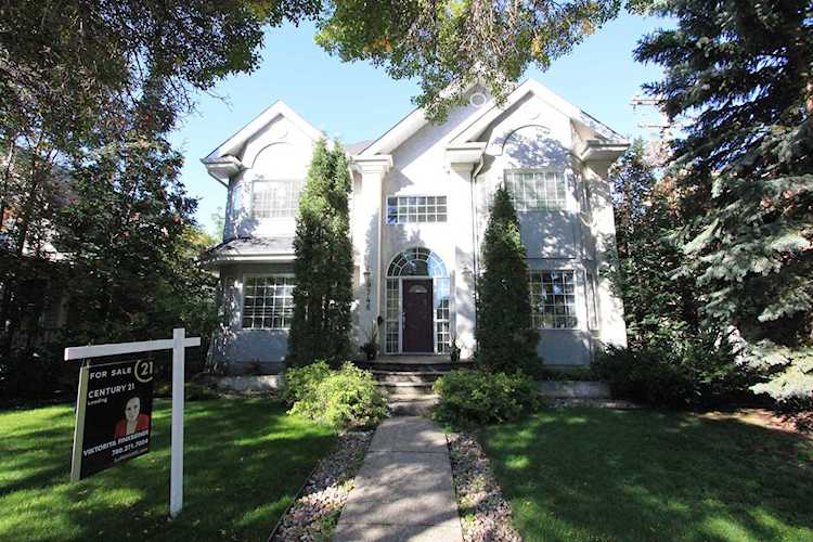 9746 94 Street Edmonton, AB T6C 3V9