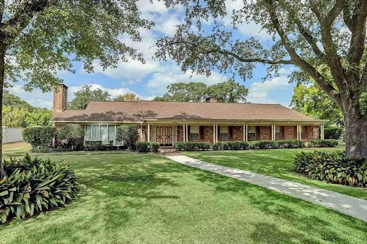 5504 Sturbridge Dr Houston, TX 77056