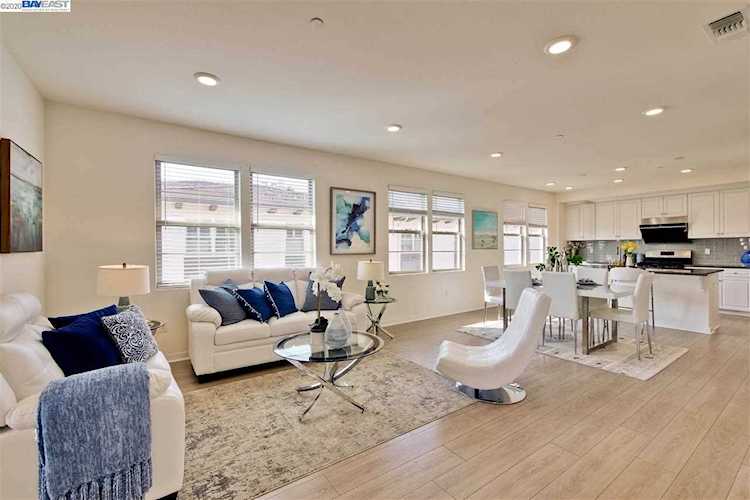 1069 Bigleaf Pl San Jose, CA 95131