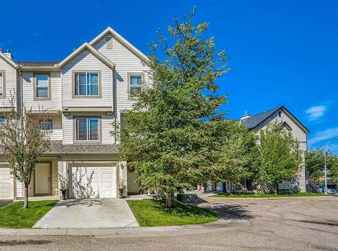192 Copperfield Ln SE Calgary, AB T2Z 4T3