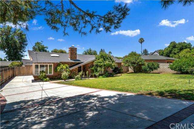 520 E Calaveras Street Altadena, CA 91001