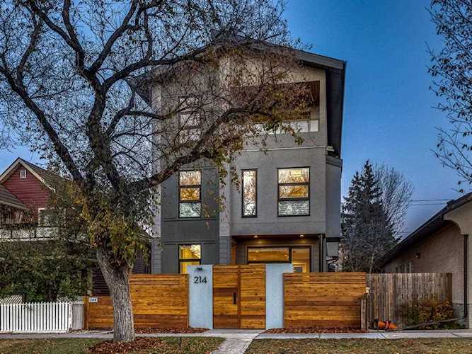 214 8 St NE Calgary, AB T2E 4G7