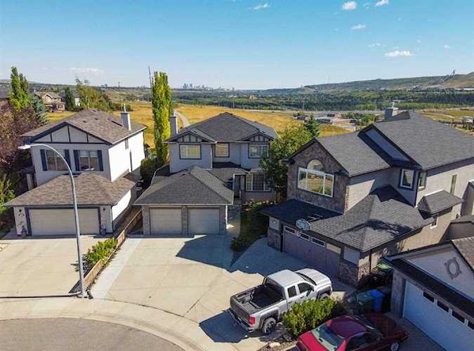 36 Tuscany Ravine Point NW Calgary, AB T3L 2Y6