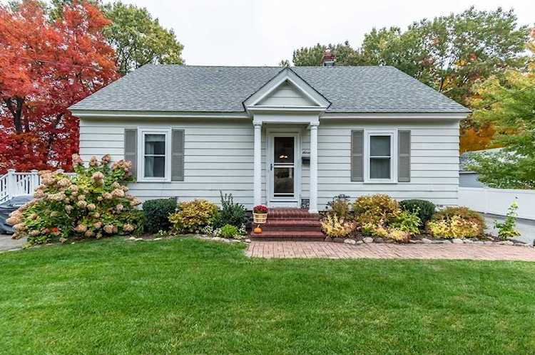 7 Walker Ave Andover, MA 01810