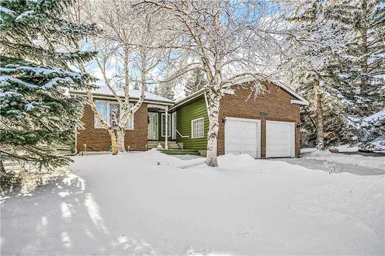6303 Coach Hill Rd SW Calgary, AB T3H 1B4