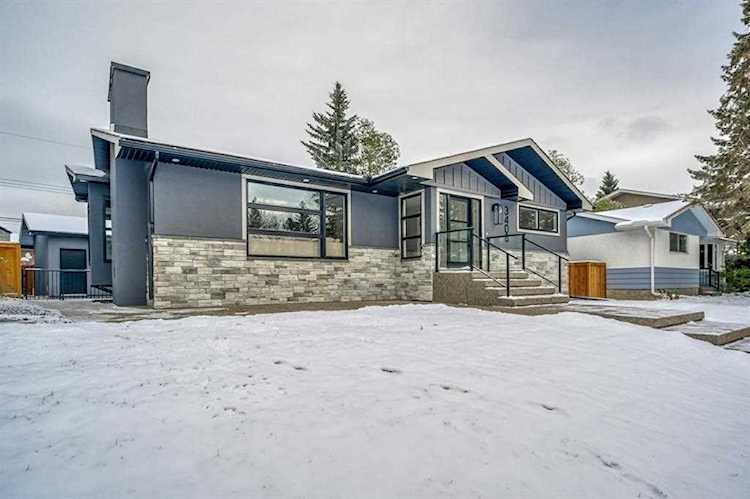 3408 Lakeside Crescent SW Calgary, AB T3E 6A6
