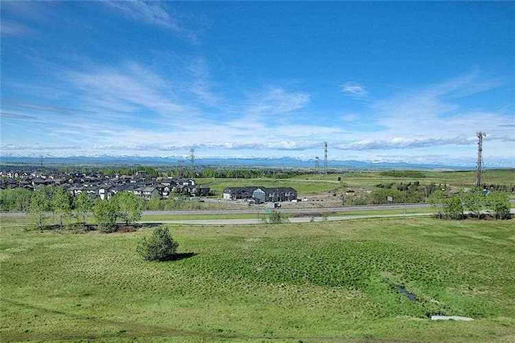133 Rockyledge View NW #20 Calgary, AB T3G 5X2