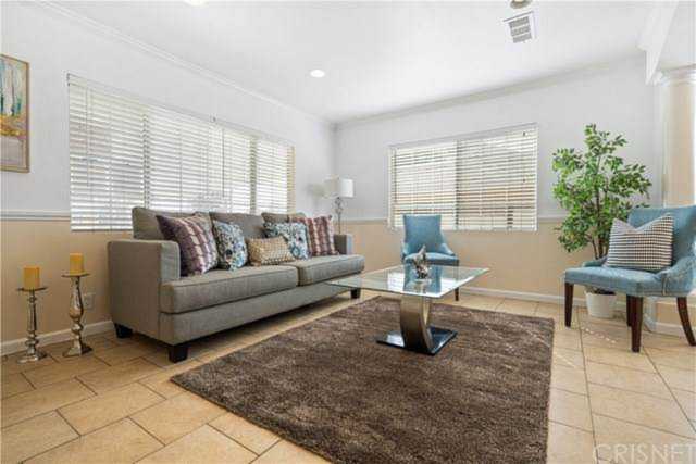6841 Topeka Drive Reseda, CA 91335
