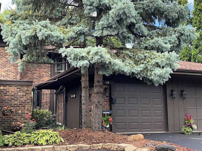 16 Cedar Creek Ct Palos Heights, IL 60463