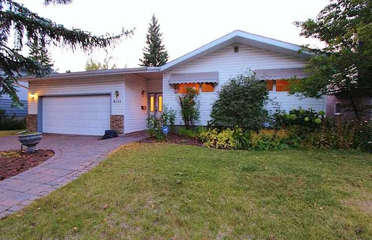 8231 10 St SW Calgary, AB T2V 1M7