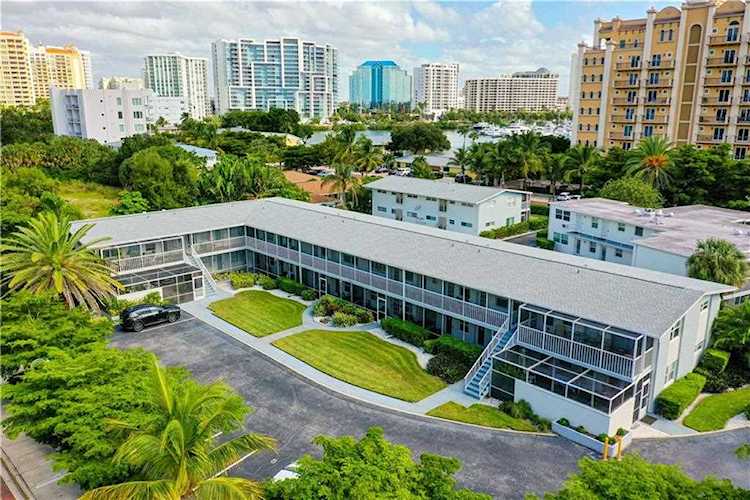 325 Golden Gate POINT #4 Sarasota, FL 34236