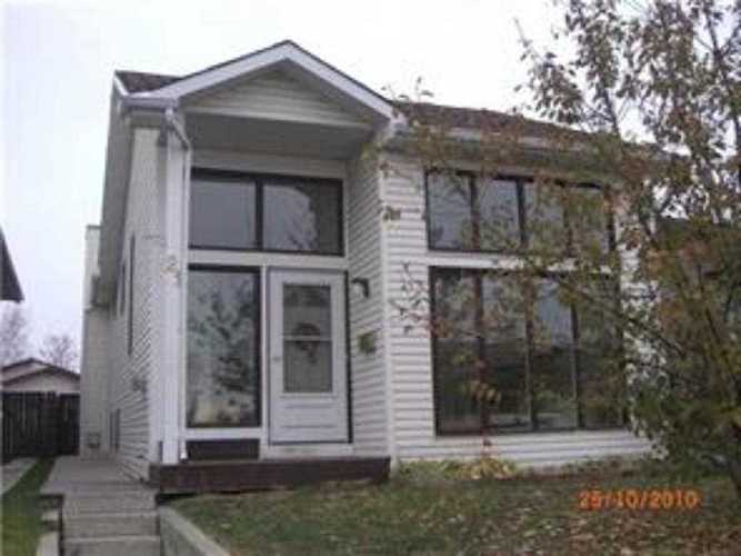 21 Taraglen Rd NE Calgary, AB T3J 2N7