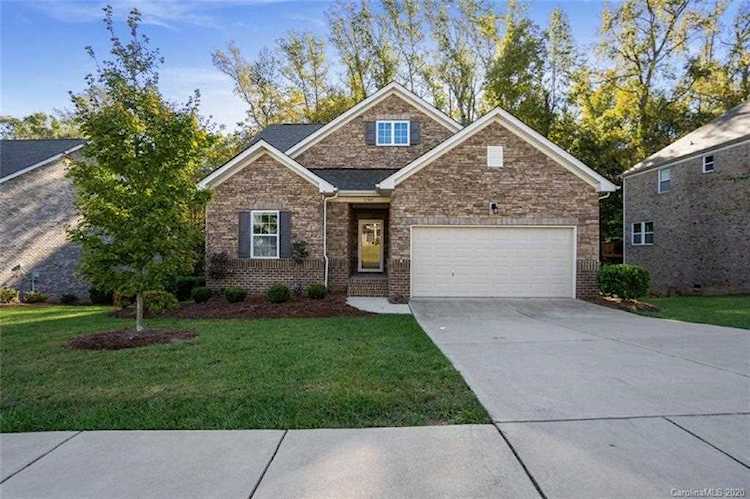 5301 Poplar Knoll Dr Matthews, NC 28105