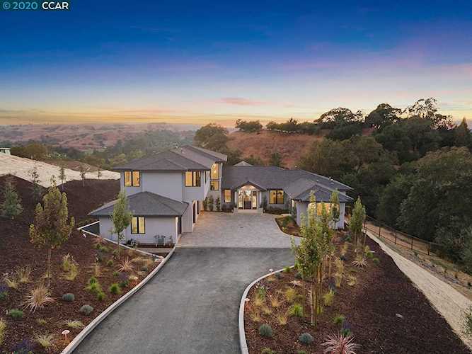 11 Lucas Ranch Court Lafayette, CA 94549