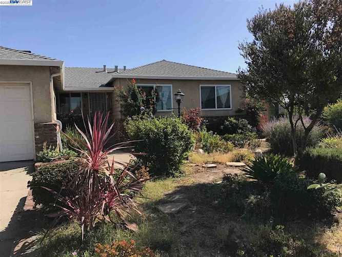 13984 Velarde Dr San Leandro, CA 94578 | MLS 40926744 Photo 1