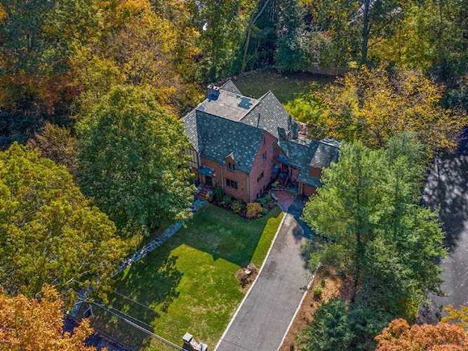 118 Hundreds Rd Wellesley, MA 02481