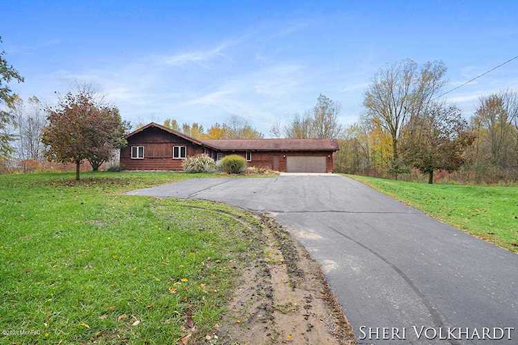 1456 Newaygo Rd Casnovia, MI 49318