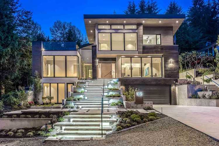 105 Bonnymuir Drive West Vancouver, BC V7S 1L4