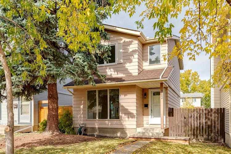 212 Erin Mount Place SE Calgary, AB T2B 2R8
