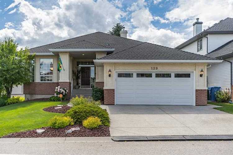 139 Valley Ridge Green NW Calgary, AB T3B 5L5