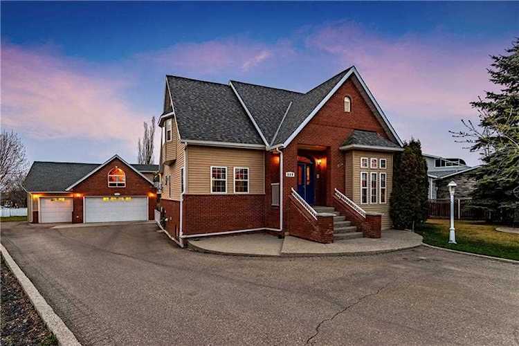809 East Lakeview Rd Chestermere, AB T1X 1B1
