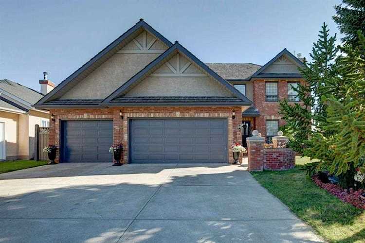 40 Christie Cairn Square SW Calgary, AB T3H 2Z2