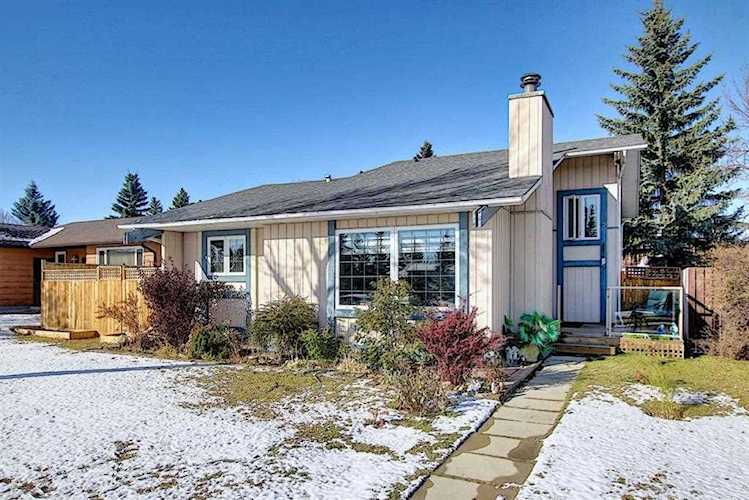 348 Templeton Circle NE Calgary, AB T1Y 4L7