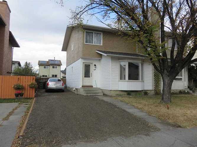 48 Castleglen Rd NE Calgary, AB T3J 1S6
