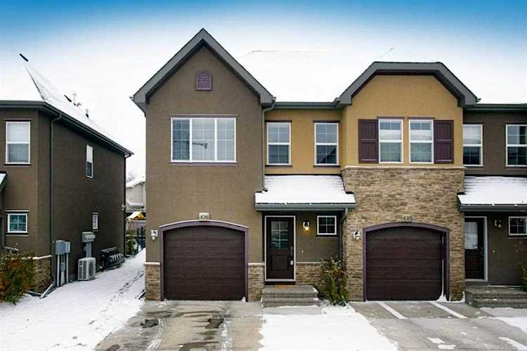 426 Quarry Villas SE Calgary, AB T2C 5K1