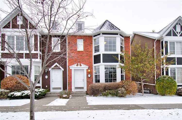 228 Rainbow Falls Dr Chestermere, AB T1X 0E4