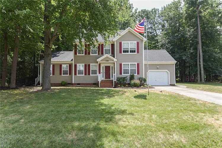 106 Harrison Dr Smithfield, VA 23430