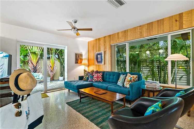 210 Grant Dr Sarasota, FL 34236