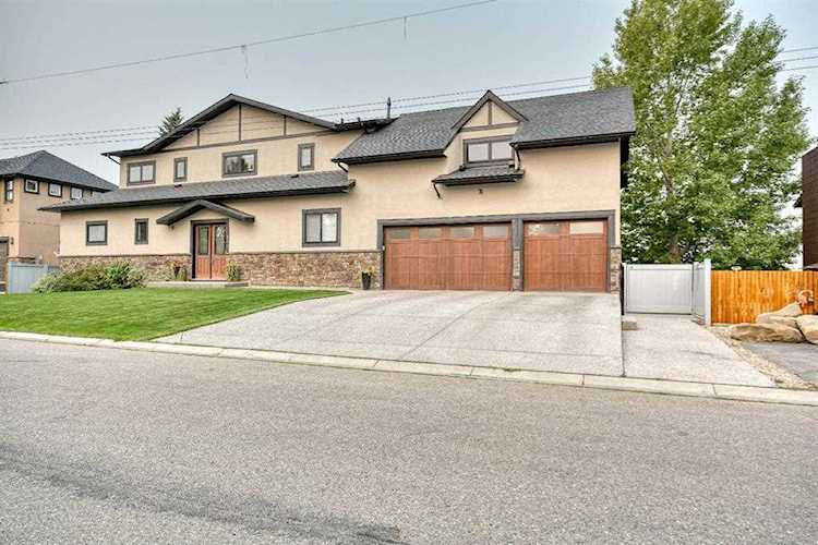 865 East Chestermere Dr Chestermere, AB T1X 1A7