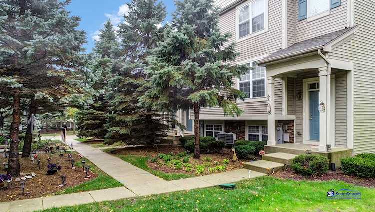 28760 W Pondview Dr Lakemoor, IL 60051