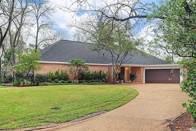210 Pine Hollow Ln Houston, TX 77056