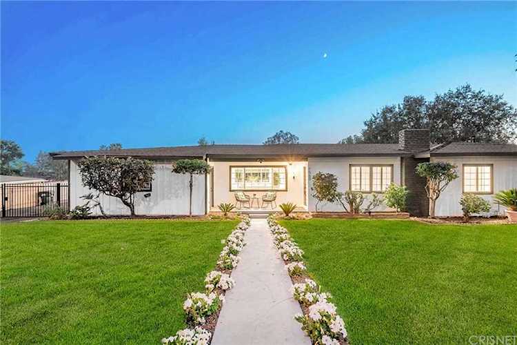 1560 E Loma Alta Drive Altadena, CA 91001